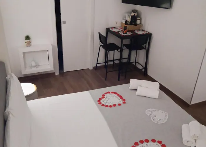 La Corte Gazde/Camere de închiriat *