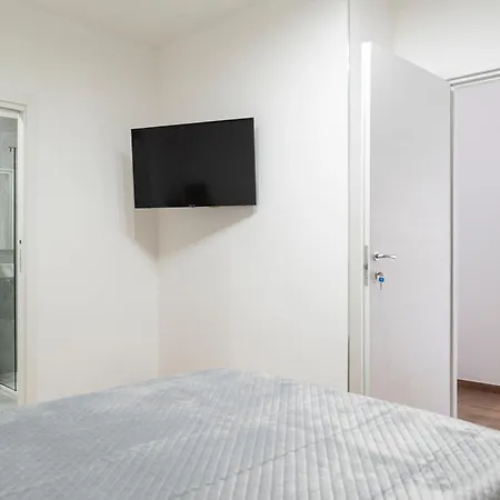 Проживання в сім'ї La Corte *