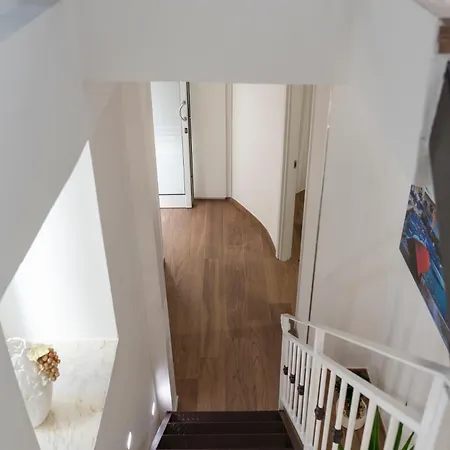 La Corte Проживання в сім'ї Барі