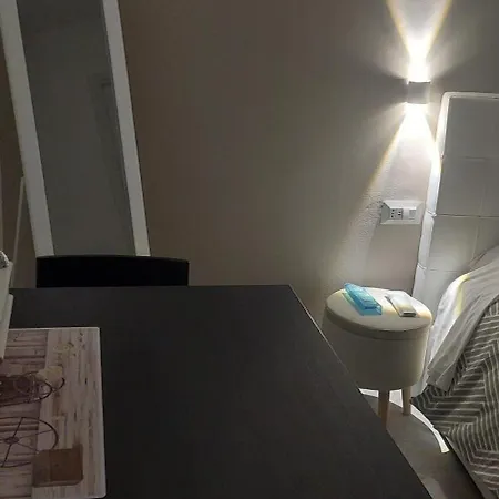 Проживання в сім'ї La Corte *